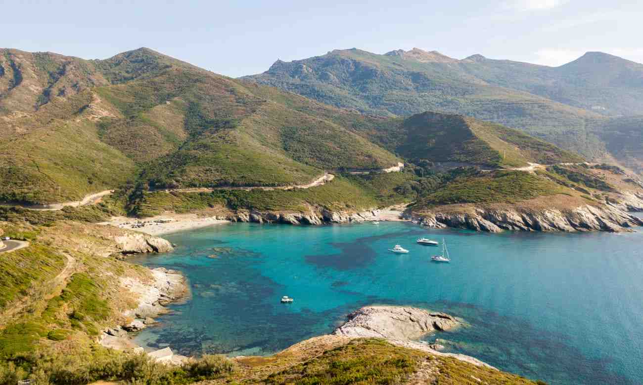 Est-ce que le passeport est obligatoire pour aller en Corse ?